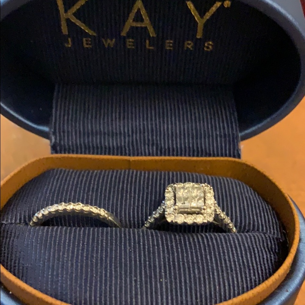 Genuine diamond wedding set